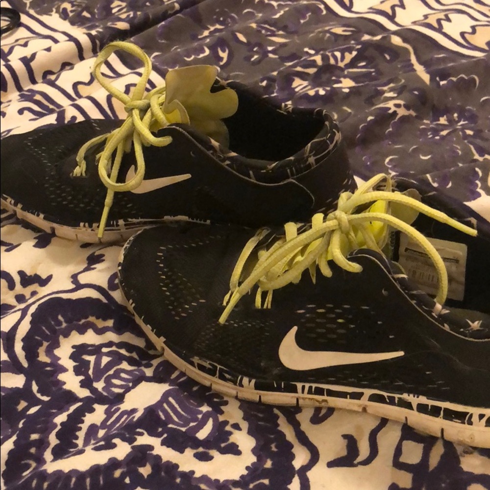Used nikes - Picture 3 of 3